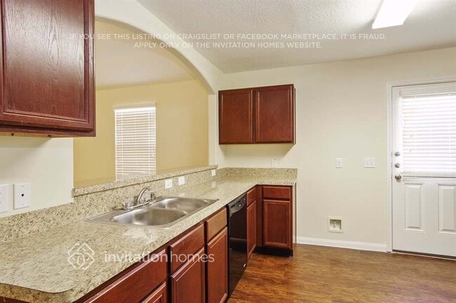 Building Photo - 6110 El Oro Dr