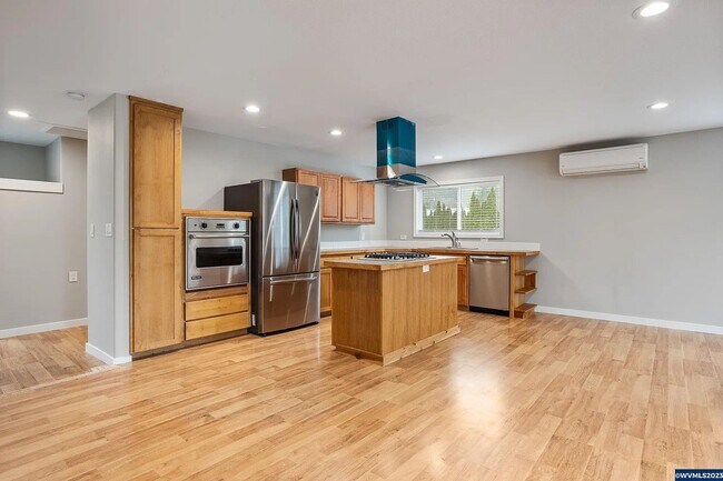 Foto del edificio - FIRST MONTH FREE W/12 MONTH LEASE! Newly R...