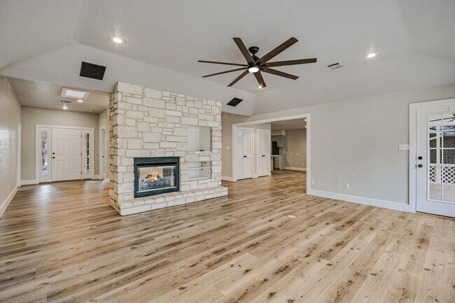 Foto del edificio - 11 Brookhollow Dr