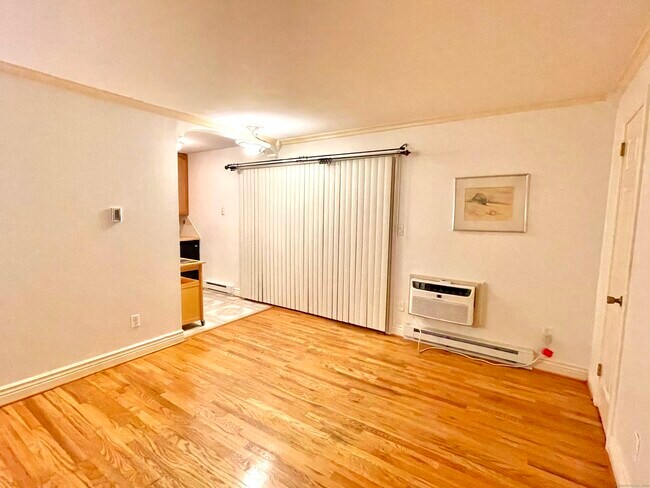 Building Photo - 1634 Farmington Ave