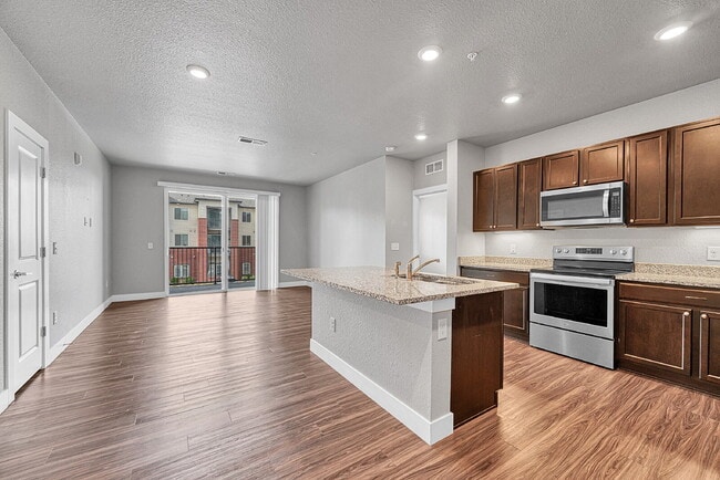 Building Photo - $1,975 - 2 Bed, 2 Bath Condo in Aurora wit...