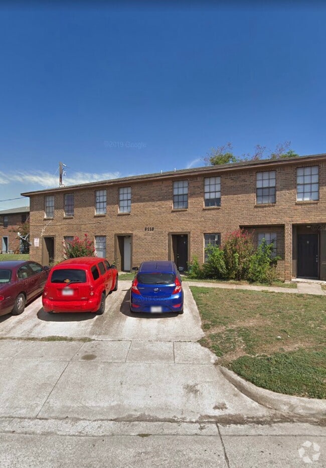 Building Photo - 8110 Foxfire Ln