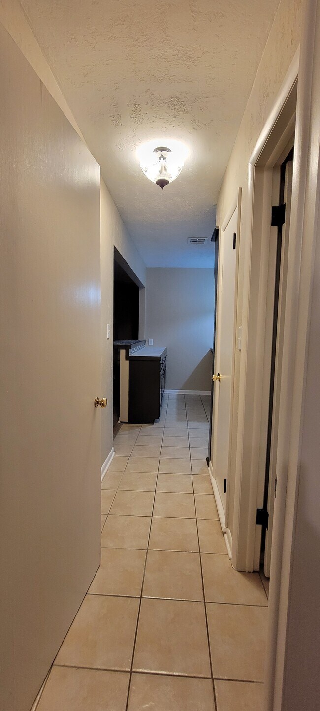 Building Photo - 1505 Sunset Dr