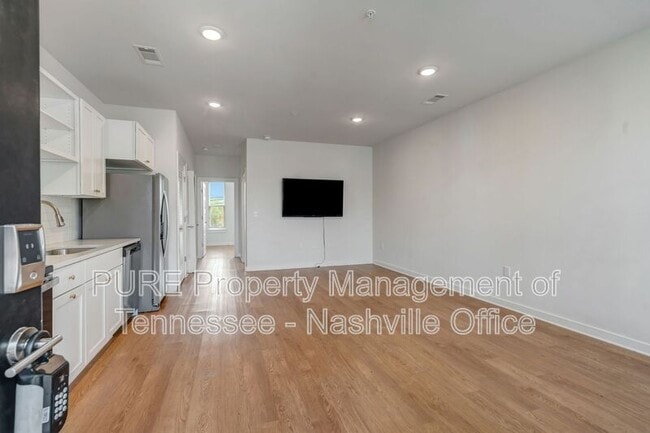 Photo - 600 E Trinity Ln Apartment