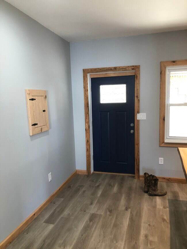 Building Photo - 33 Elm Ln