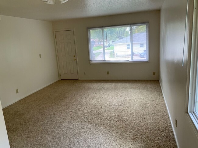 Interior Photo - Starland 2002 Hickory LLC