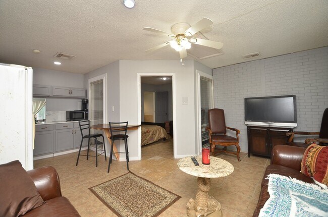 Foto del edificio - 13102 Richmond Ave.