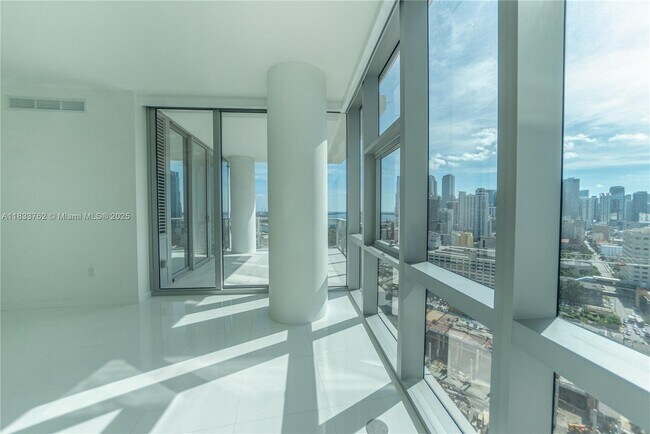 Foto del edificio - 851 NE 1st Ave