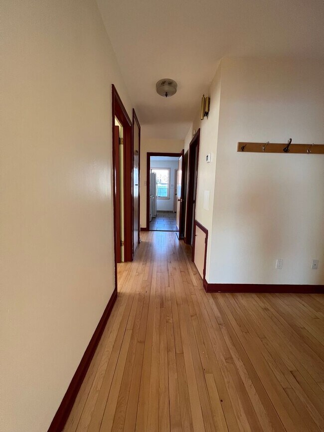 Building Photo - 403-405 1/2 W Granite