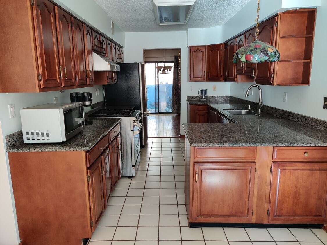 10 Ashford Dr, Plainsboro, NJ 08536 Townhome Rentals in Plainsboro NJ