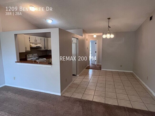 Building Photo - 1209 Bent Tree Dr