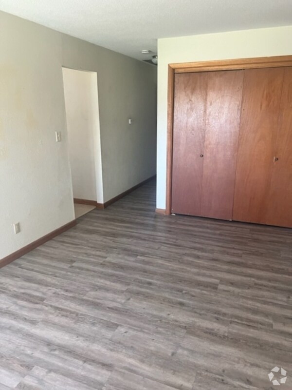 Building Photo - 480 3rd St