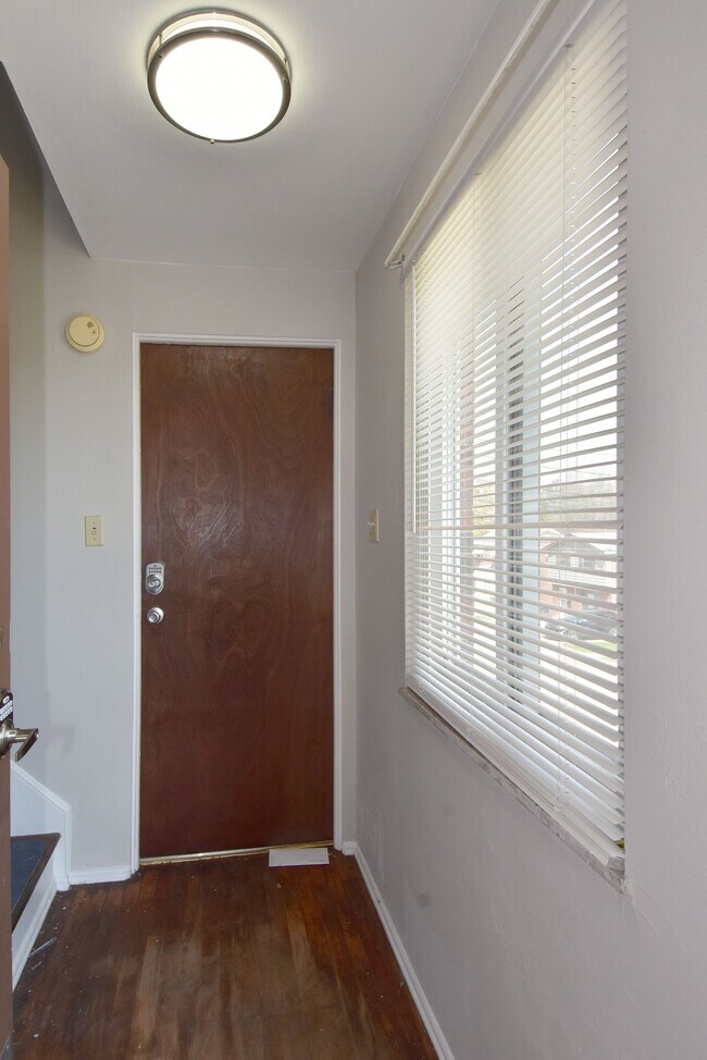 Puerta principal de la Unidad 1 - 3152 Glendale Ave