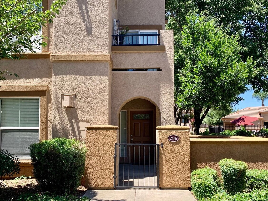 Foto principal - Two Bedroom & Two Bathroom Condo in Syrah at Natomas Park