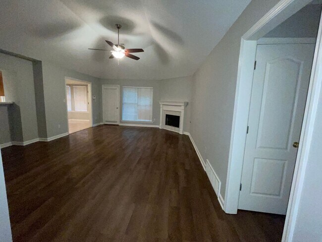 Building Photo - Leewood