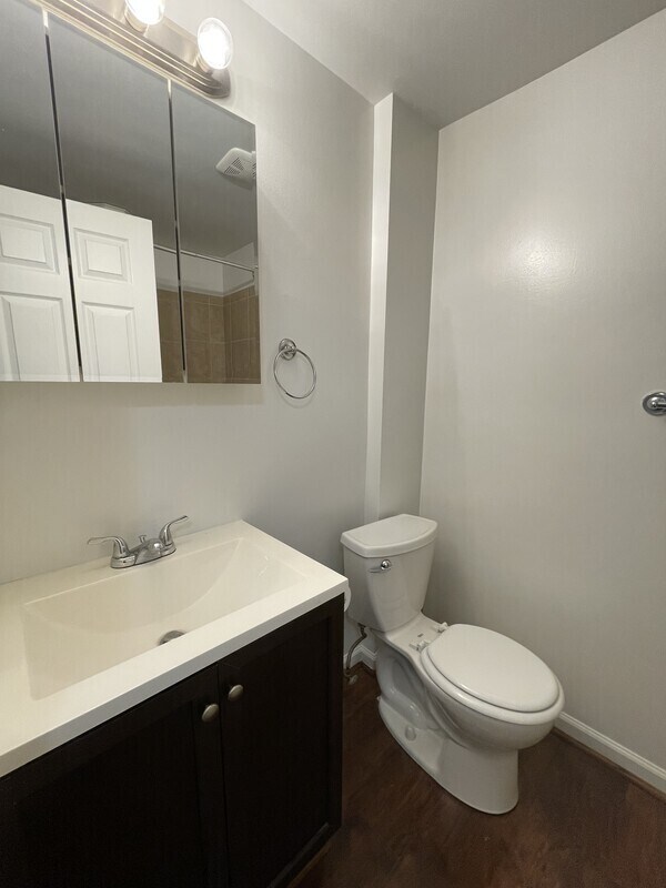 Building Photo - 907 Woodbridge Ct