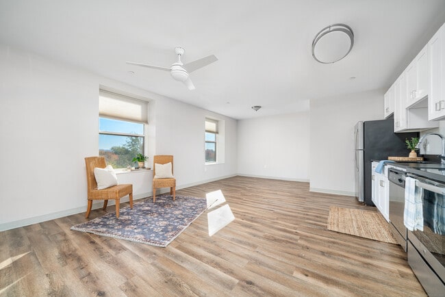 Building Photo - 170 Ridge Rd