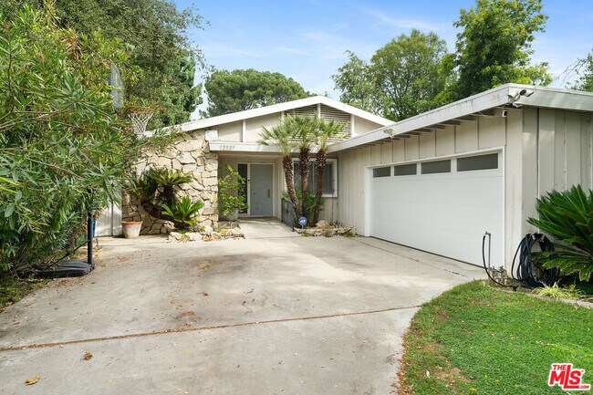 Foto del edificio - 12237 Hesby St