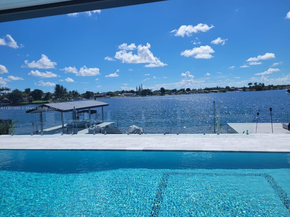 Foto principal - 17615 NW 85th Ave