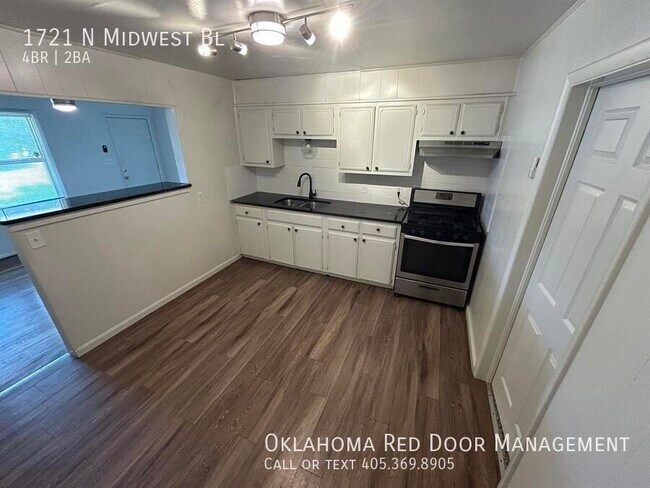 Foto del edificio - 1721 N Midwest Blvd