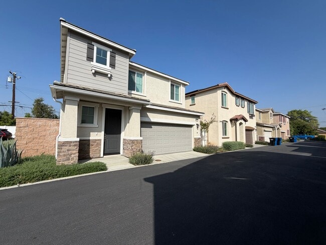 Building Photo - Beautiful 3 Bedroom Condo in West Covina