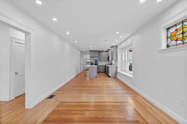 Building Photo - 33 Farragut Ave