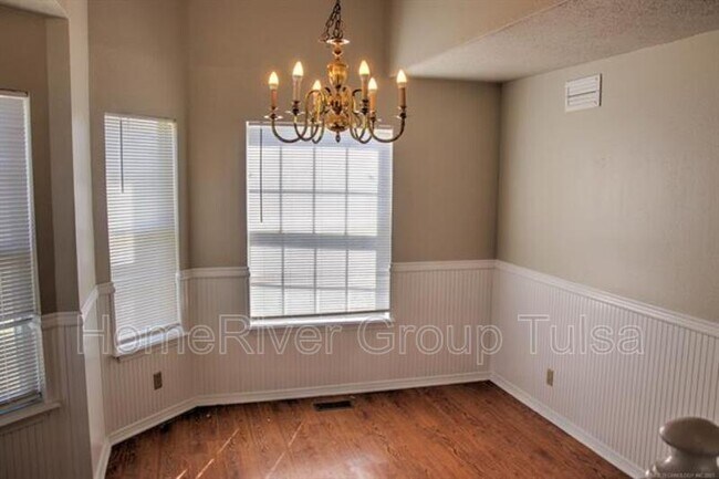 Building Photo - 1601 W Delmar St