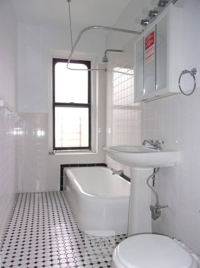 Building Photo - 15 Seaman Ave