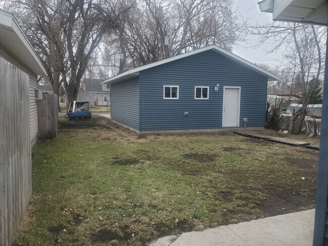 Building Photo - 1711 12th Ave N