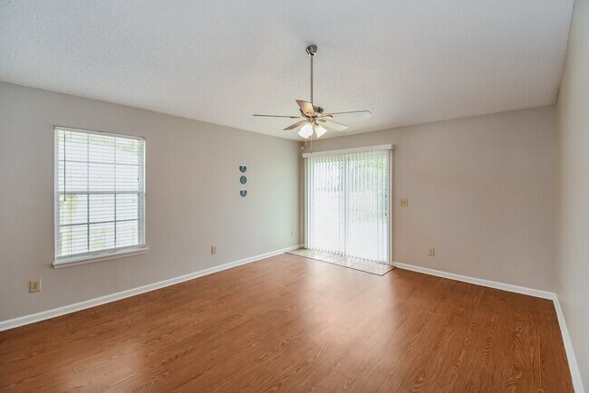 Foto del edificio - 4543 Mountain Brook Ln W