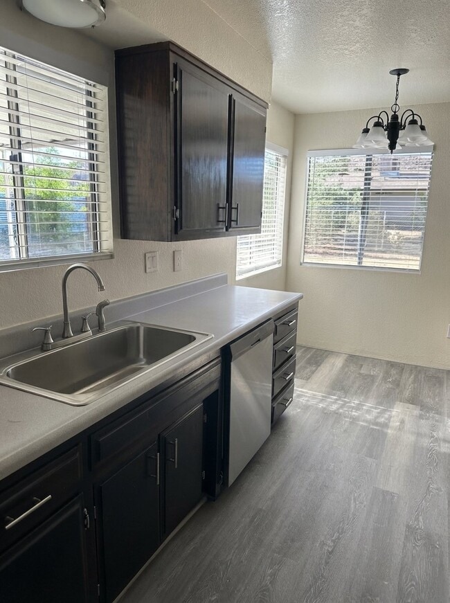 Building Photo - 61946 Oleander Dr