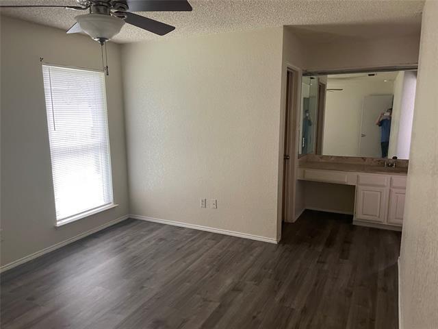 Foto del edificio - 7420 Meadow Creek Dr