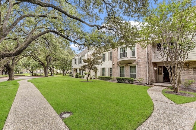 Building Photo - 13194 Trail Hollow Dr