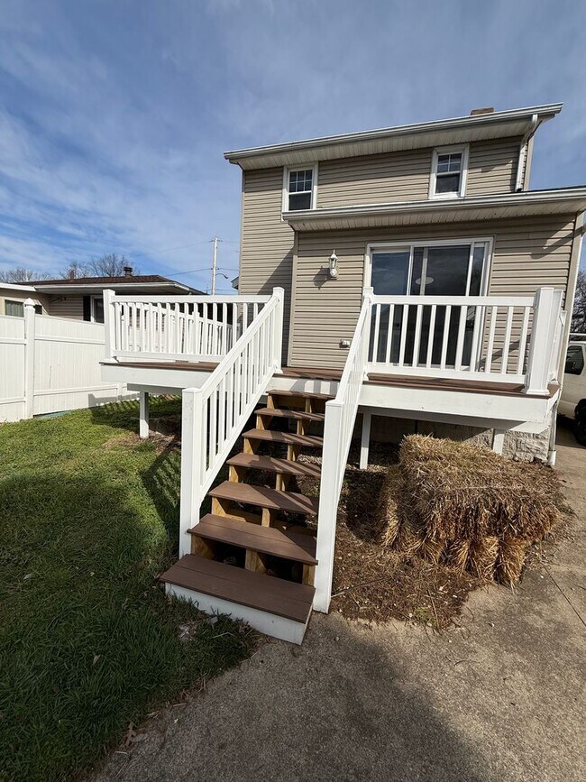 Building Photo - 3 Bedroom 1 1/2 Bath House