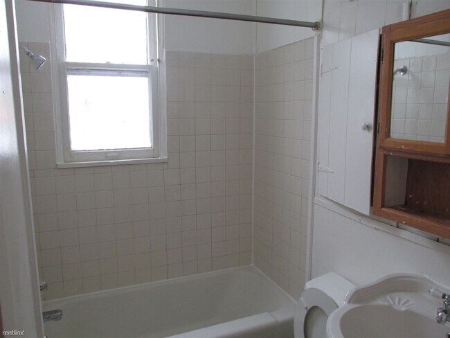 Building Photo - 2 br, 1 bath House - 65 West Main Street