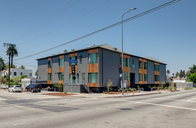 Building Photo - 2827 S La Brea Ave