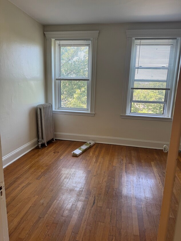 Building Photo - 380 Riverway