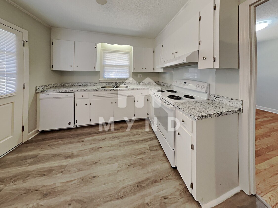 Primary Photo - 700 N Lee St