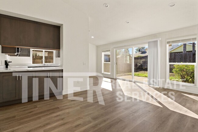 Foto del edificio - 6612 Posten Way