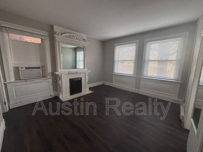 Building Photo - 322 N Newstead Ave