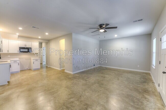 Building Photo - 652 Ayers St
