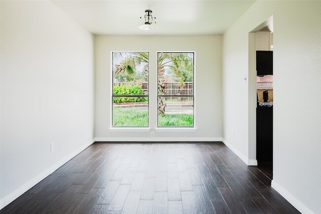 Building Photo - 2637 Austin Dr