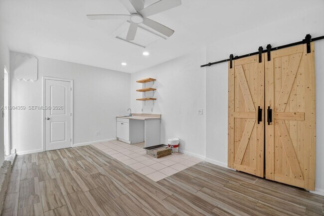Foto del edificio - 220 SW 16th St