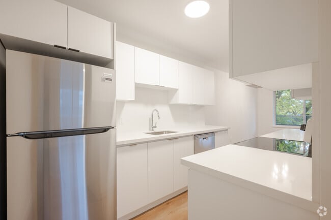 3BR, 1BA - 1100SF - Kitchen - 329 The West Mall