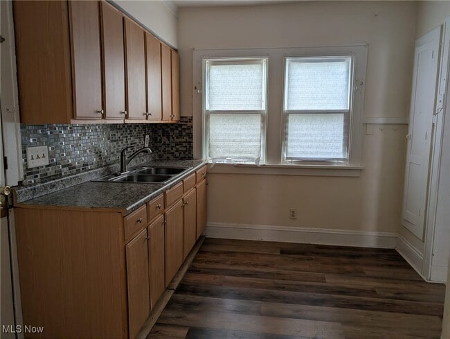 Foto del edificio - 924 Helmsdale Rd