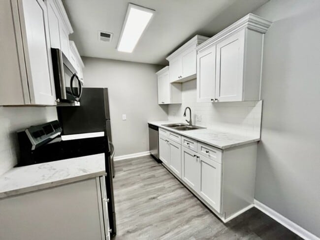 Building Photo - 711 Melody Ln