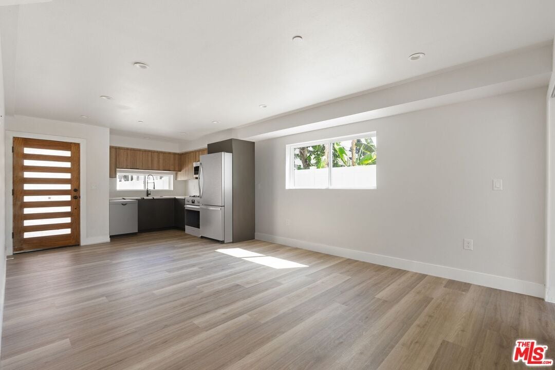 Primary Photo - 716 W 41st Pl