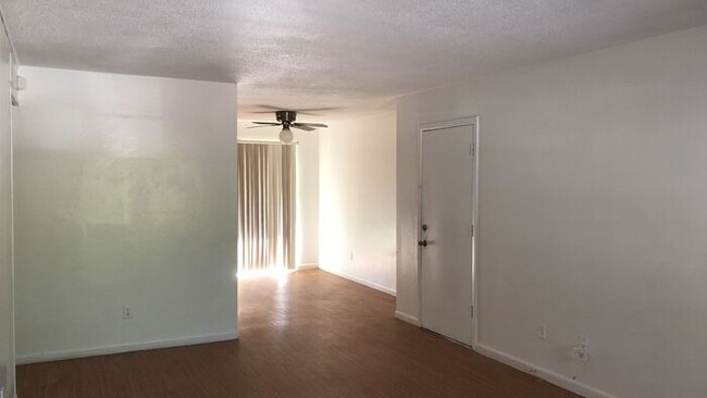 Building Photo - 3bedrooms 2 baths condo in Palms West Avai...