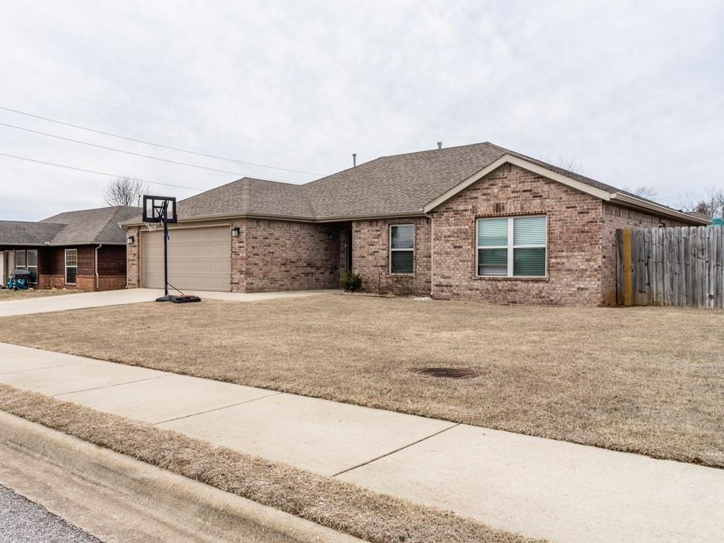 Primary Photo - 140 Willow Dr
