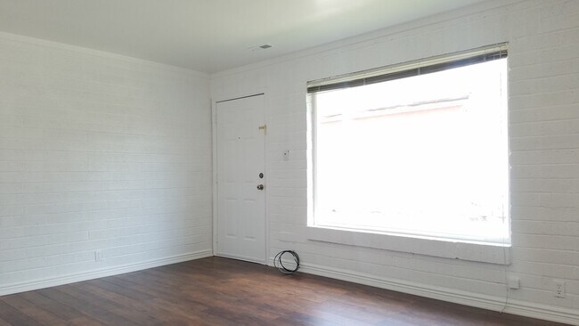 Building Photo - 370 E 200 N